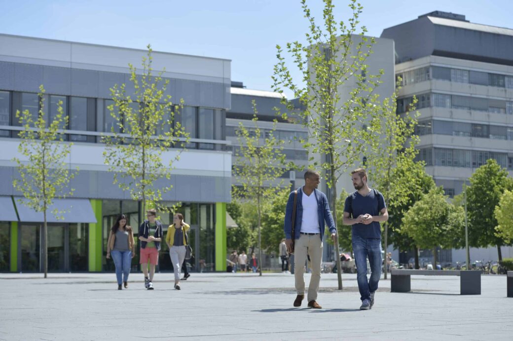 Campus außen Universität Bielefeld