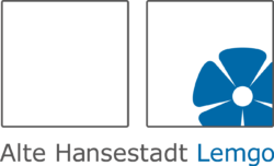 Logo der Stadt Lemgo mit einer blauen stilisierten Blume und der Aufschrift Alte Hansestadt Lemgo